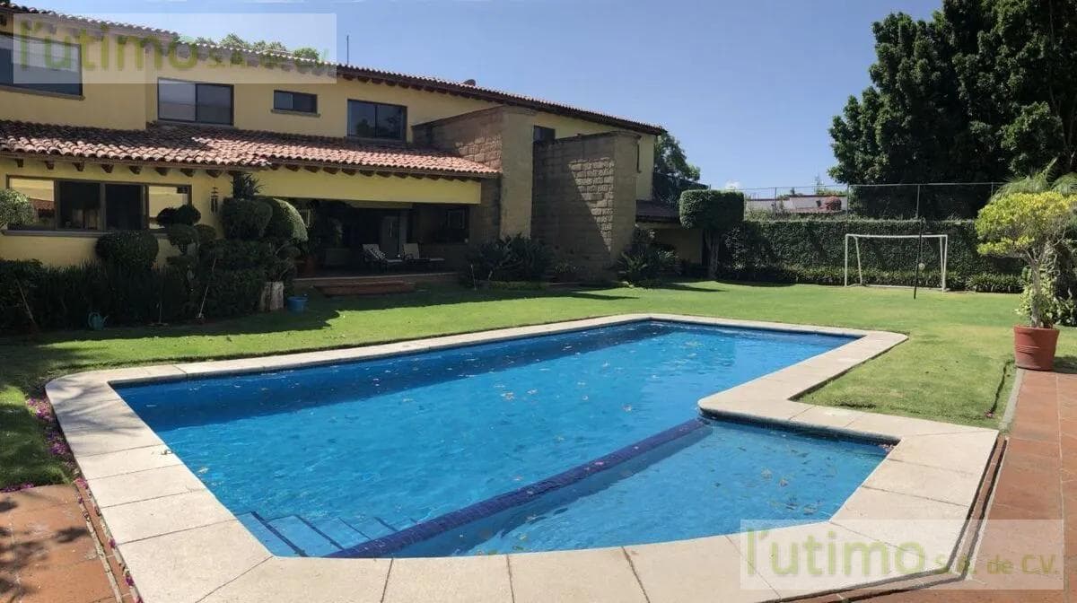 HOUSE WITH A POOL, AHUATEPEC RESIDENTIAL SUBDIVISION, CUERNAVACA