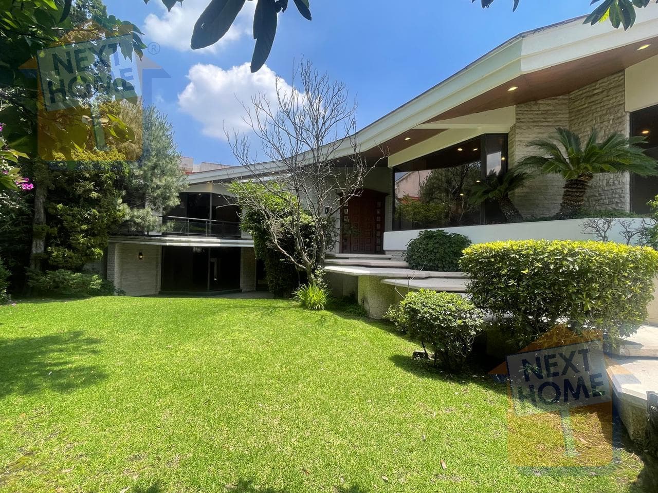 HOUSE FOR SALE IN BOSQUES DE LAS LOMAS