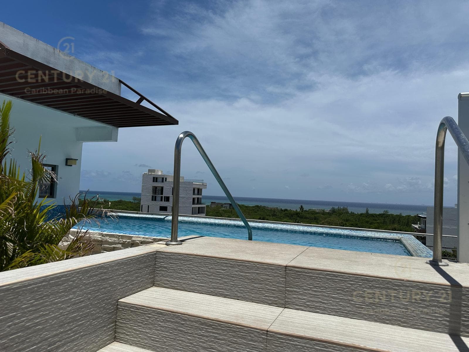 Venta de amplio estudio Playa del Carmen P4431