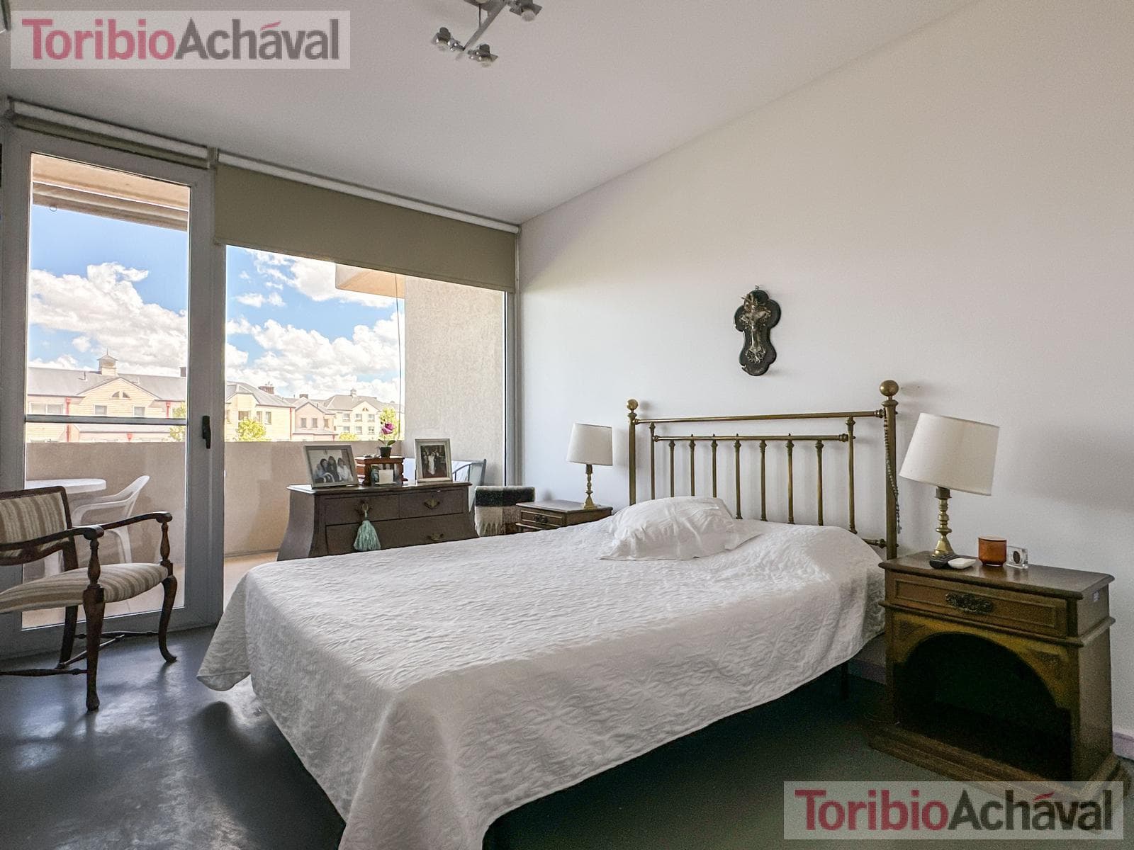REDUCTION IN PRICE: Praia 4, Portezuelo, Nordelta Praia—For Sale, 3 bedrooms, overlooking Central Lake in Nordelta, with garage