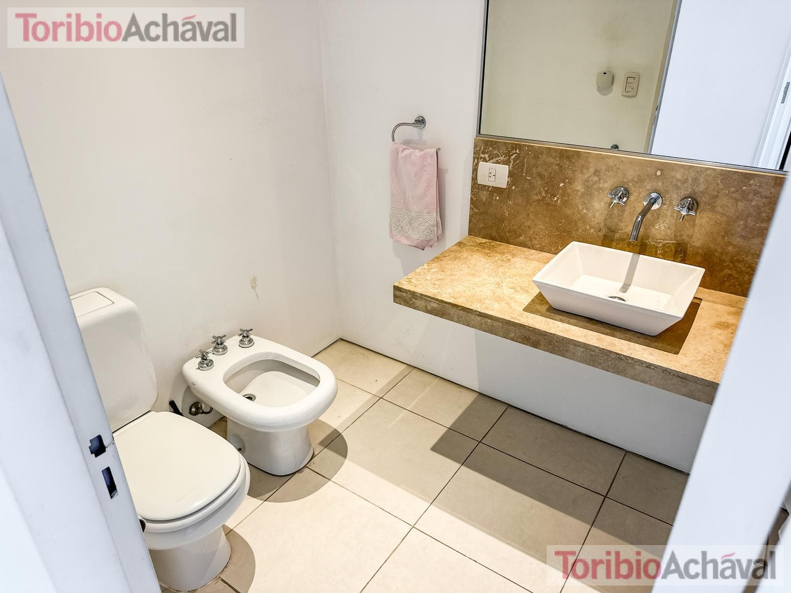 REDUCTION IN PRICE: Praia 4, Portezuelo, Nordelta Praia—For Sale, 3 bedrooms, overlooking Central Lake in Nordelta, with garage