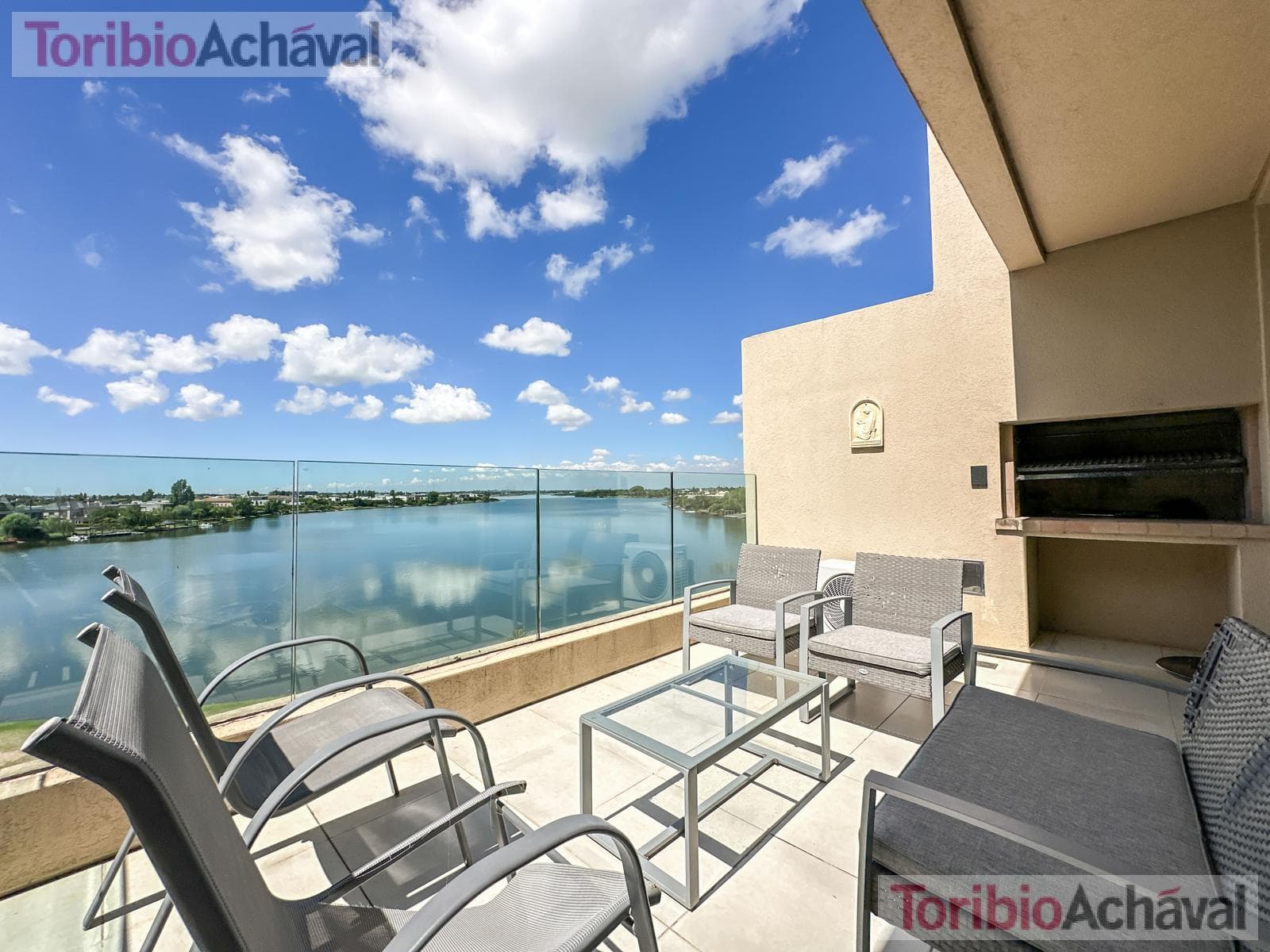 REDUCTION IN PRICE: Praia 4, Portezuelo, Nordelta Praia—For Sale, 3 bedrooms, overlooking Central Lake in Nordelta, with garage