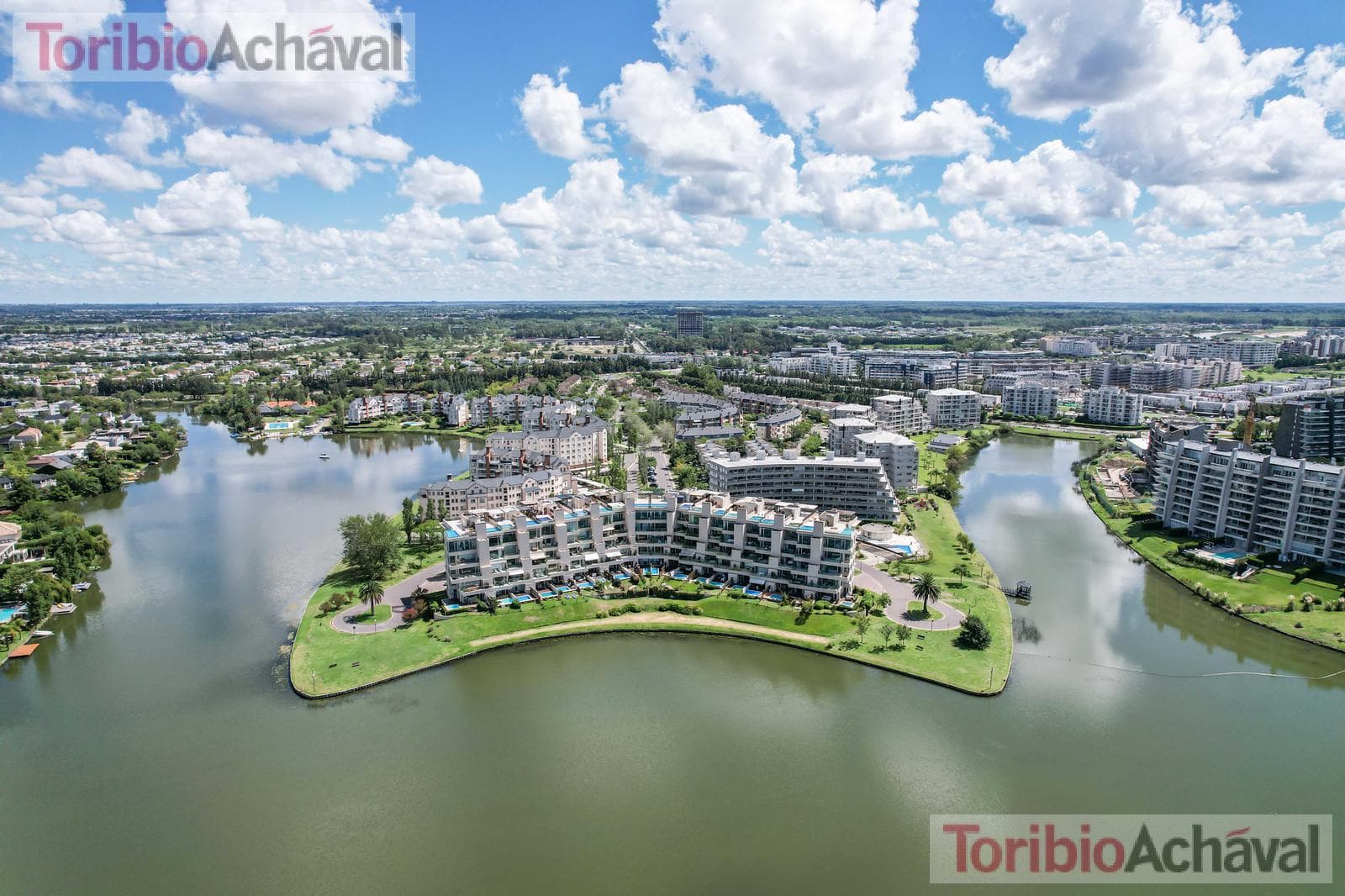 REDUCTION IN PRICE: Praia 4, Portezuelo, Nordelta Praia—For Sale, 3 bedrooms, overlooking Central Lake in Nordelta, with garage