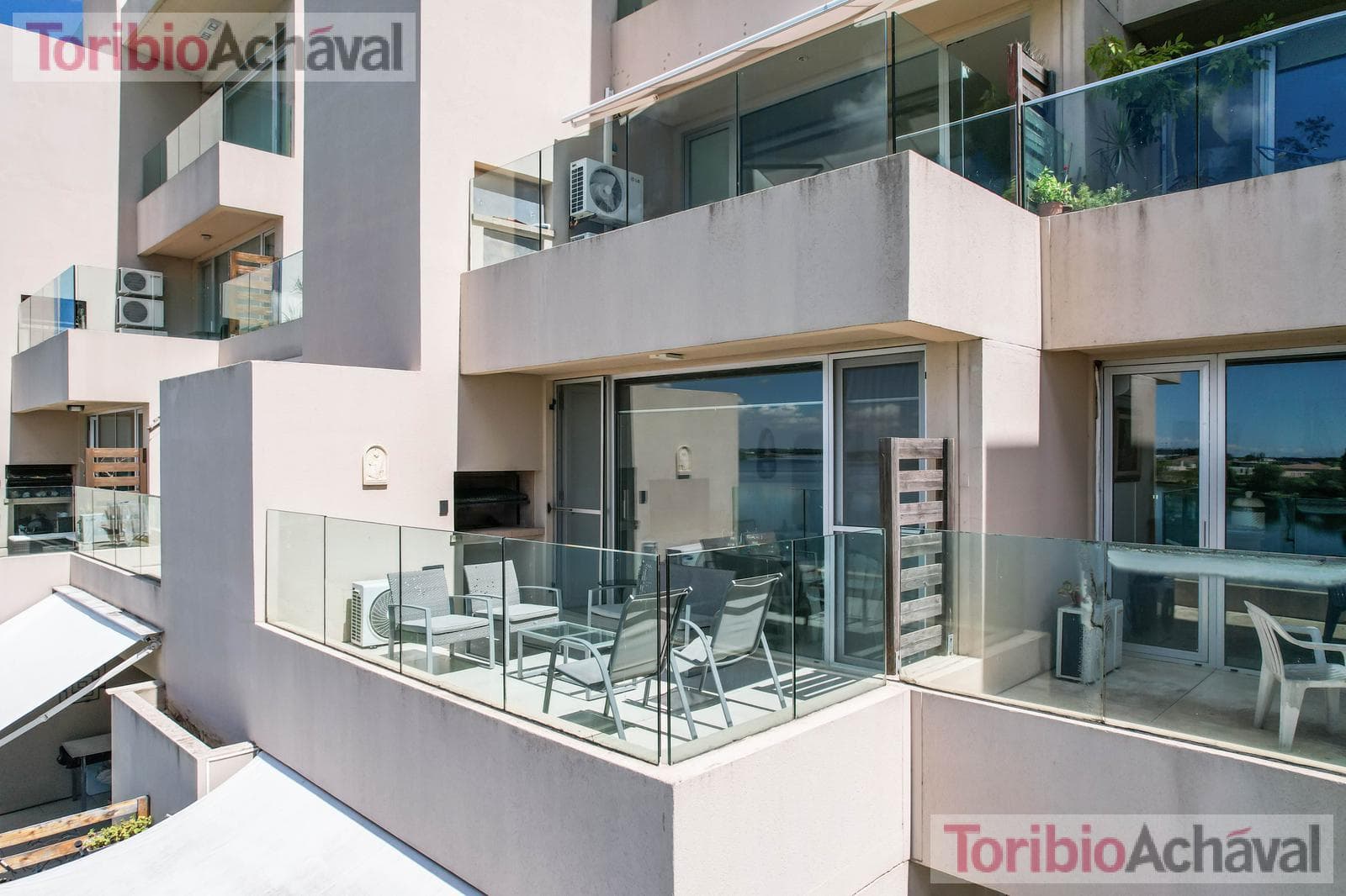 REDUCTION IN PRICE: Praia 4, Portezuelo, Nordelta Praia—For Sale, 3 bedrooms, overlooking Central Lake in Nordelta, with garage