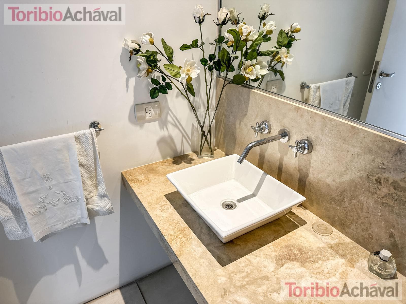 REDUCTION IN PRICE: Praia 4, Portezuelo, Nordelta Praia—For Sale, 3 bedrooms, overlooking Central Lake in Nordelta, with garage