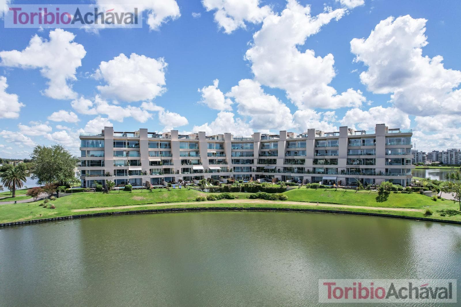 REDUCTION IN PRICE: Praia 4, Portezuelo, Nordelta Praia—For Sale, 3 bedrooms, overlooking Central Lake in Nordelta, with garage