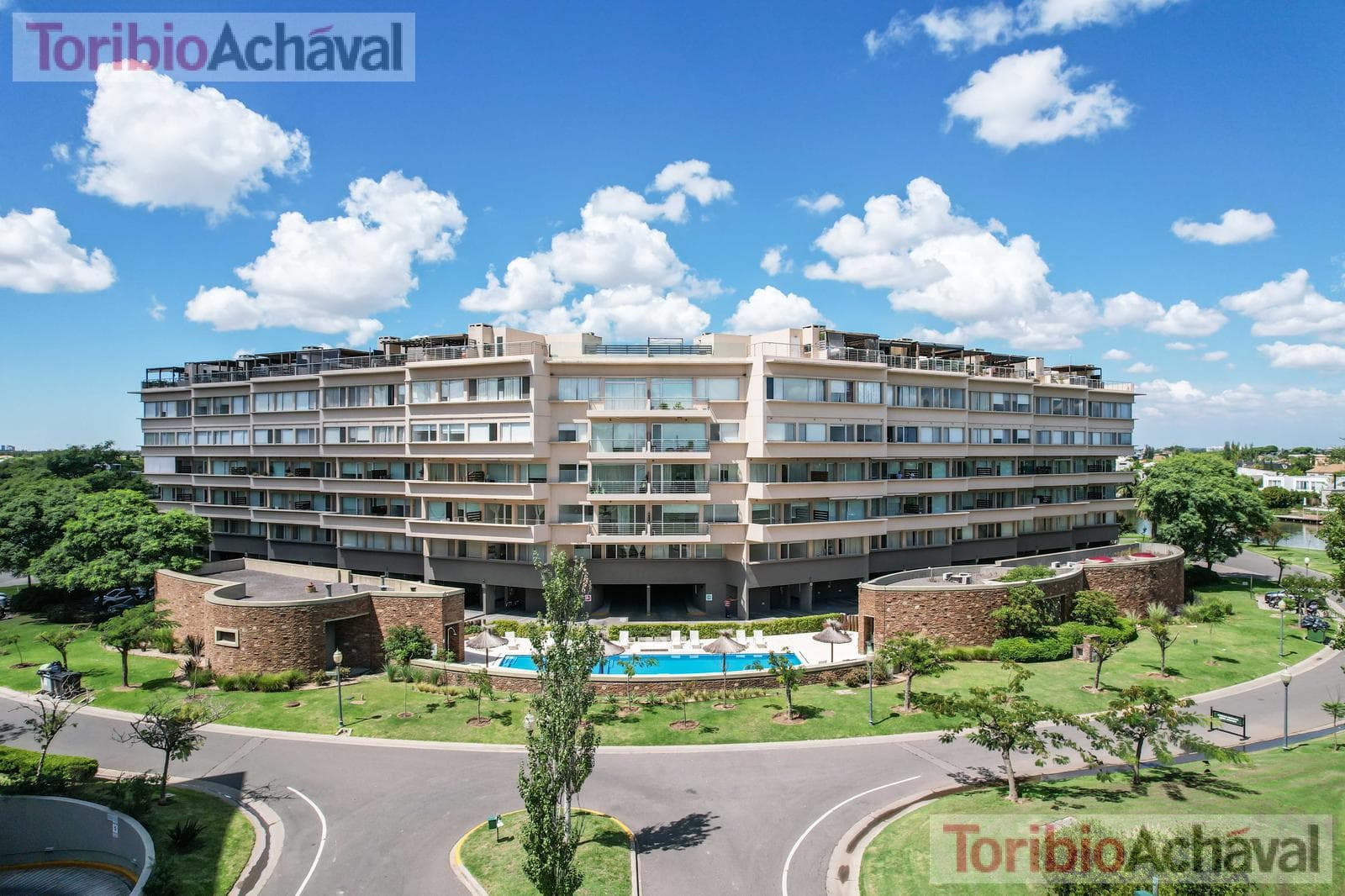 REDUCTION IN PRICE: Praia 4, Portezuelo, Nordelta Praia—For Sale, 3 bedrooms, overlooking Central Lake in Nordelta, with garage