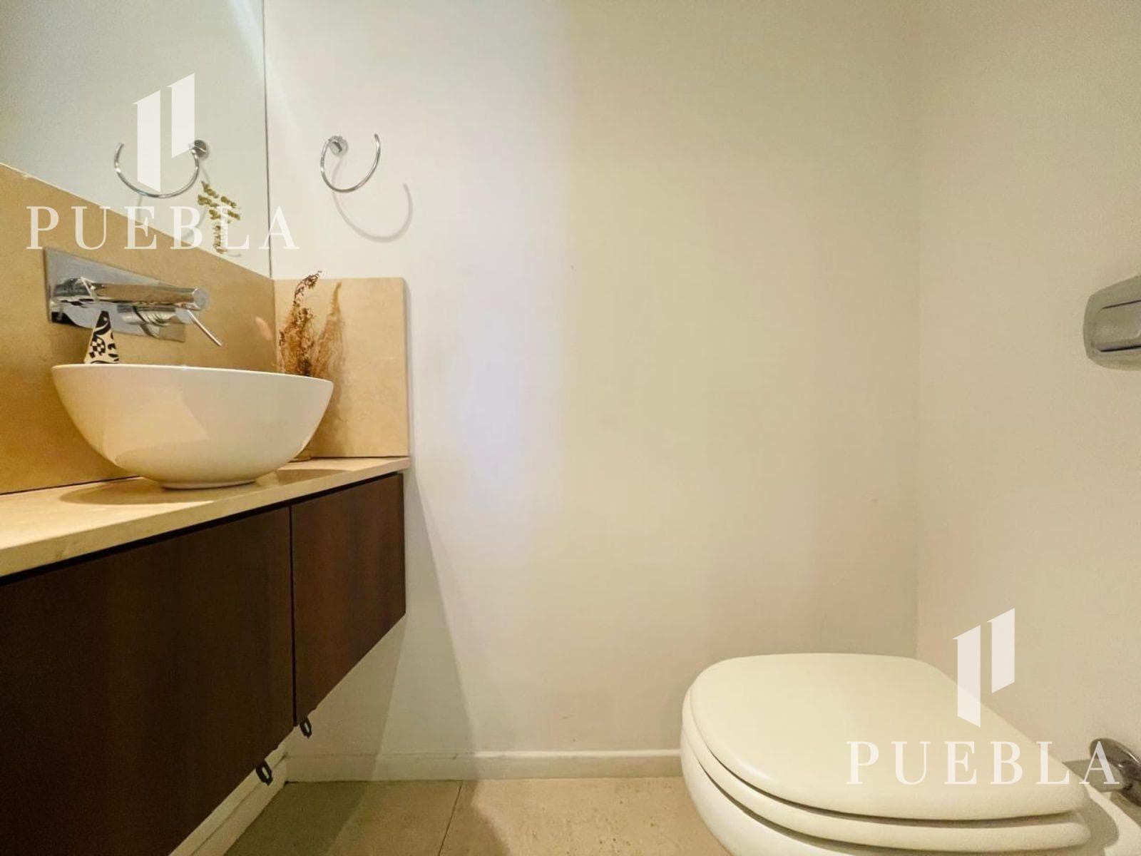 FURNISHED 2-ROOM APARTMENT FOR RENT IN PALERMO CHICO WITH OPTIONAL PARKING SPACE AND AMENITIES