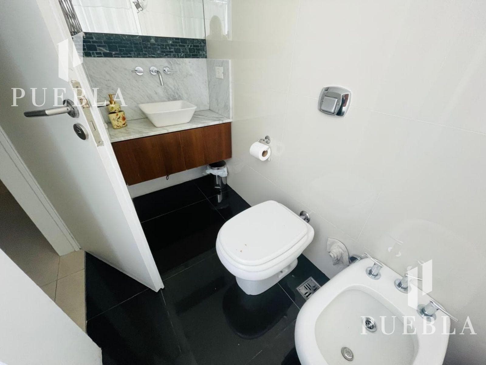 FURNISHED 2-ROOM APARTMENT FOR RENT IN PALERMO CHICO WITH OPTIONAL PARKING SPACE AND AMENITIES