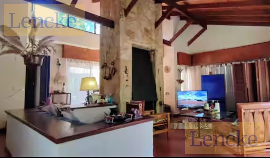 Classic single-story villa in the best area of Carilo, in excellent condition