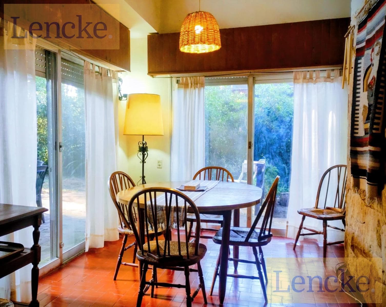 Classic single-story villa in the best area of Carilo, in excellent condition
