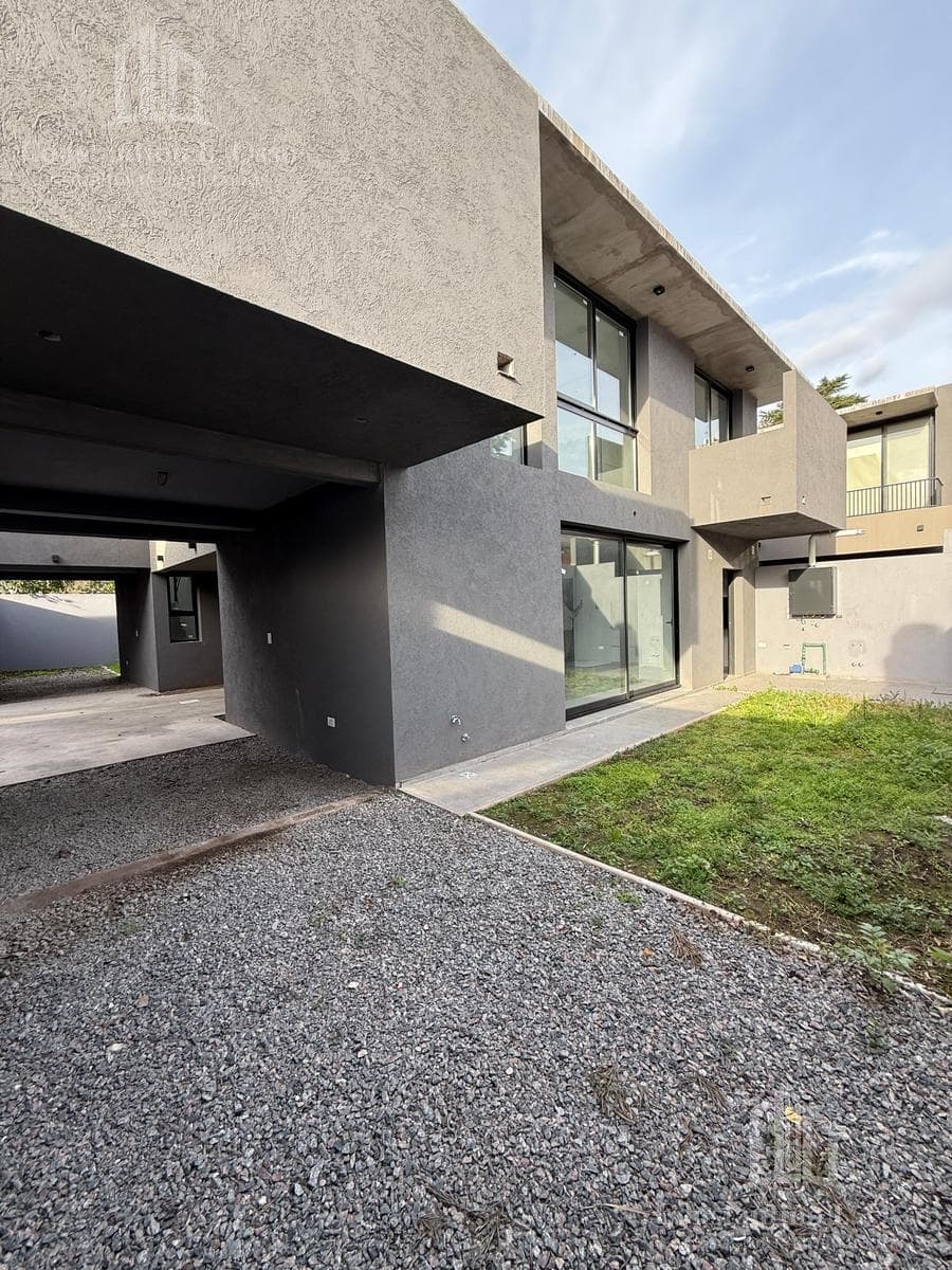 Duplex in a gated community - Adrogué