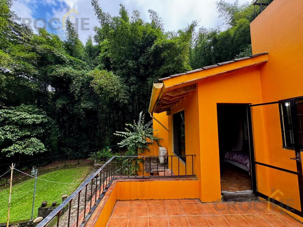 Residence in Coatepec Campestre with a garden for sale, featuring 2 chalets