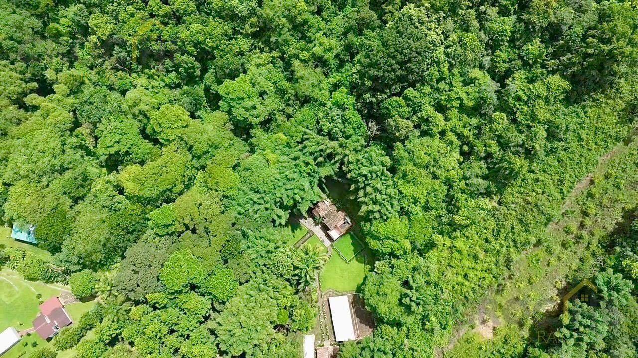 Residence in Coatepec Campestre with a garden for sale, featuring 2 chalets
