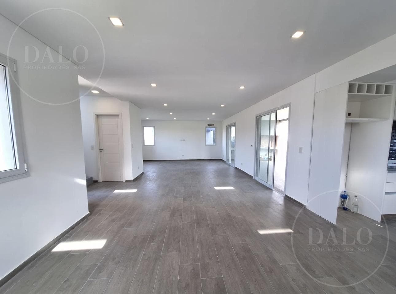 5-Room House with Pool for Sale in Area 8, San Sebastián