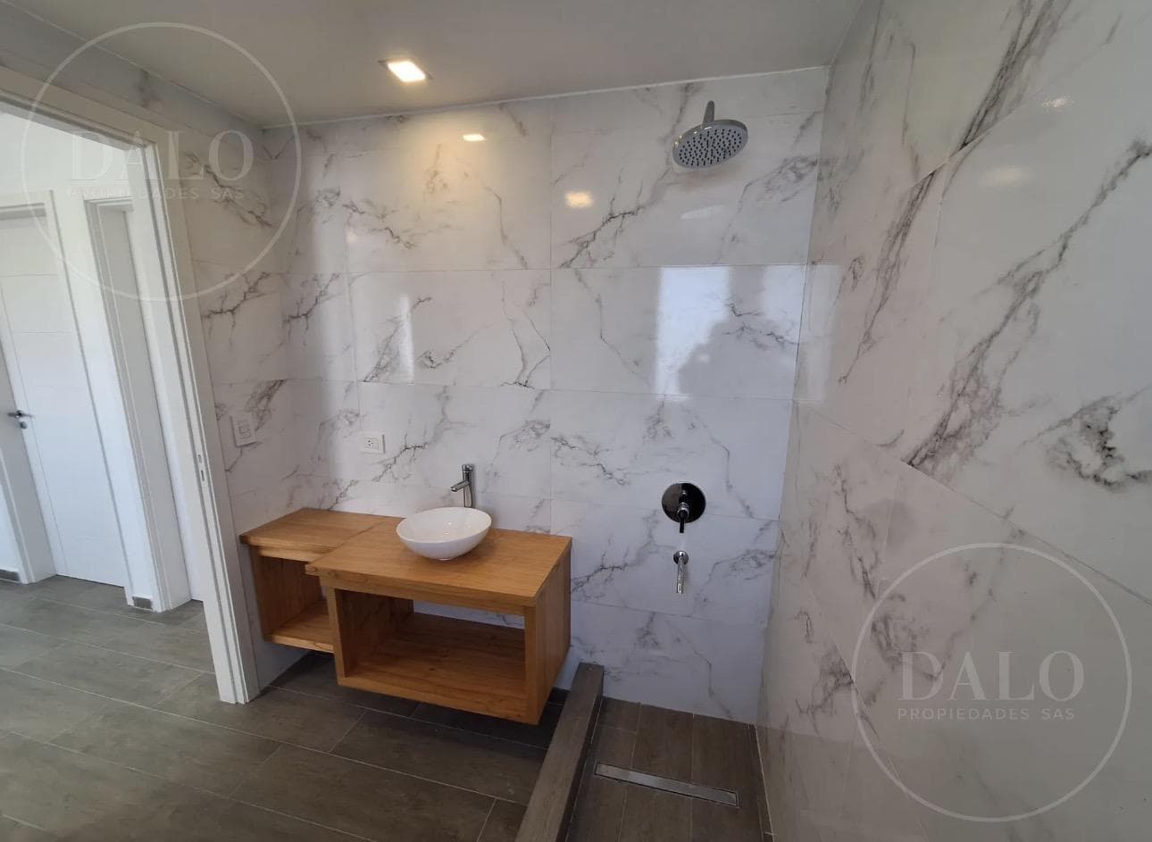 5-Room House with Pool for Sale in Area 8, San Sebastián