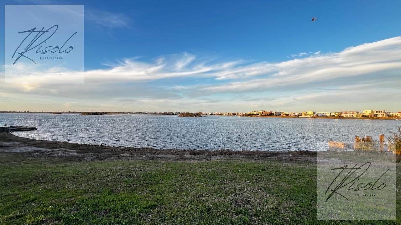 Lot for sale. Laguna Central, in the Puertos Marinas Gated Community, Escobar