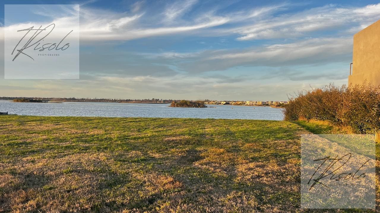 Lot for sale. Laguna Central, in the Puertos Marinas Gated Community, Escobar