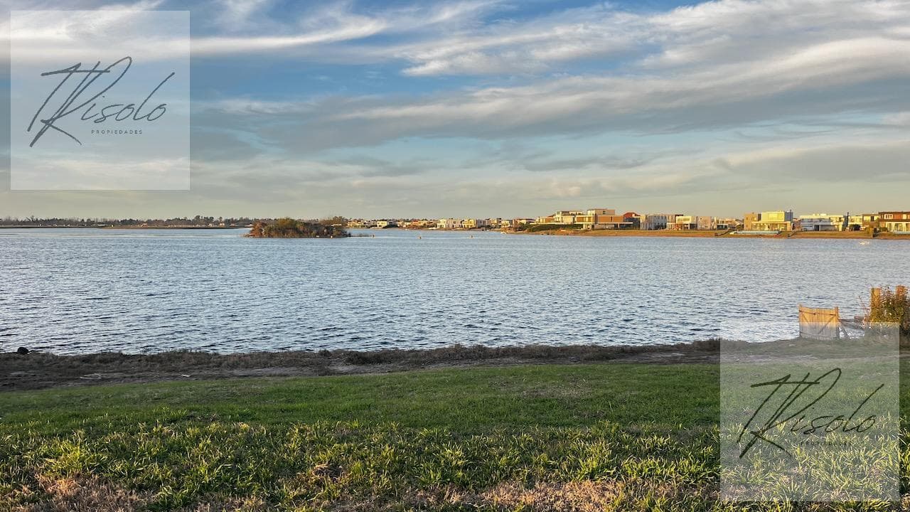 Lot for sale. Laguna Central, in the Puertos Marinas Gated Community, Escobar