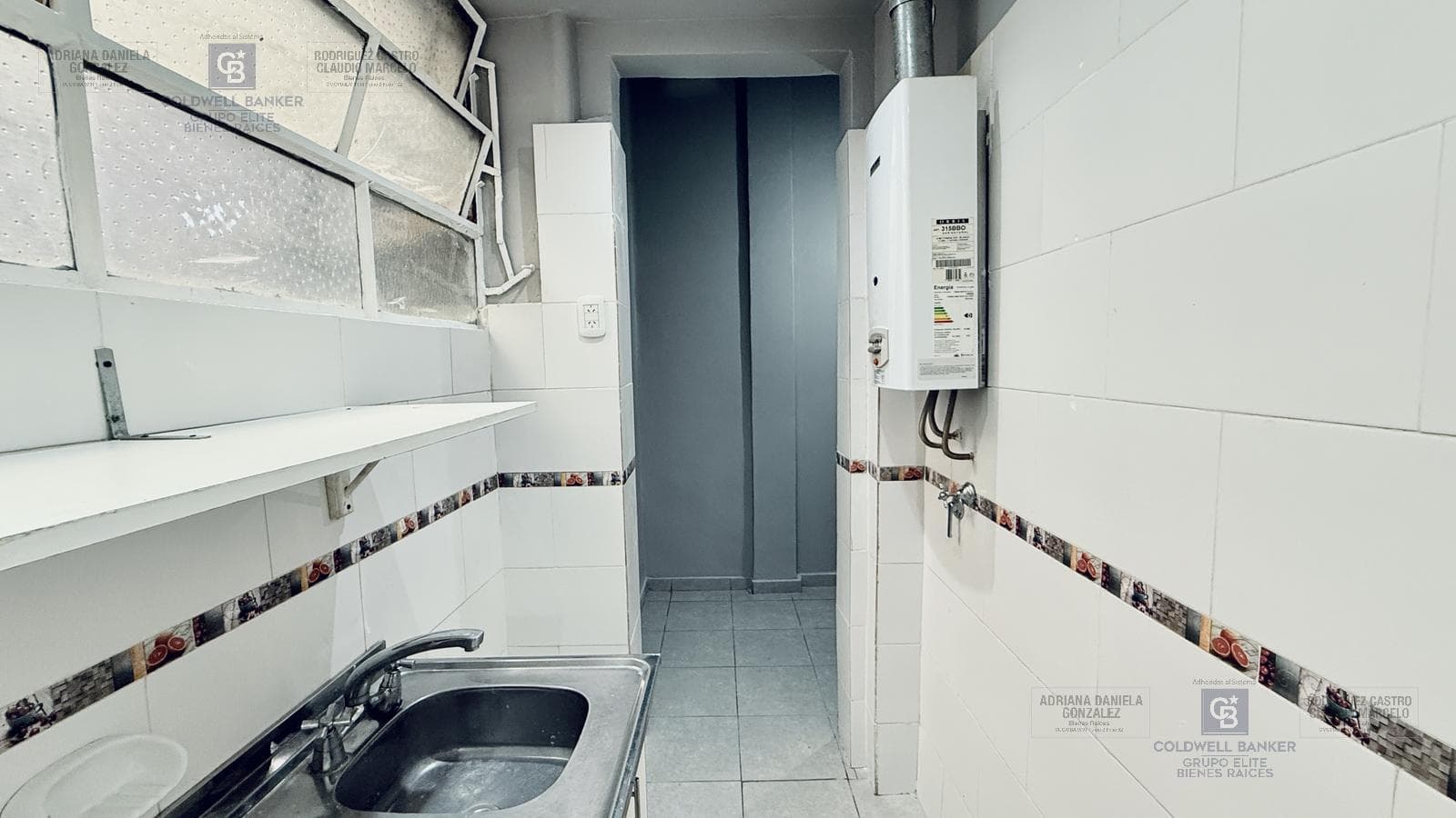 Renovated two-room studio apartment in Monserrat