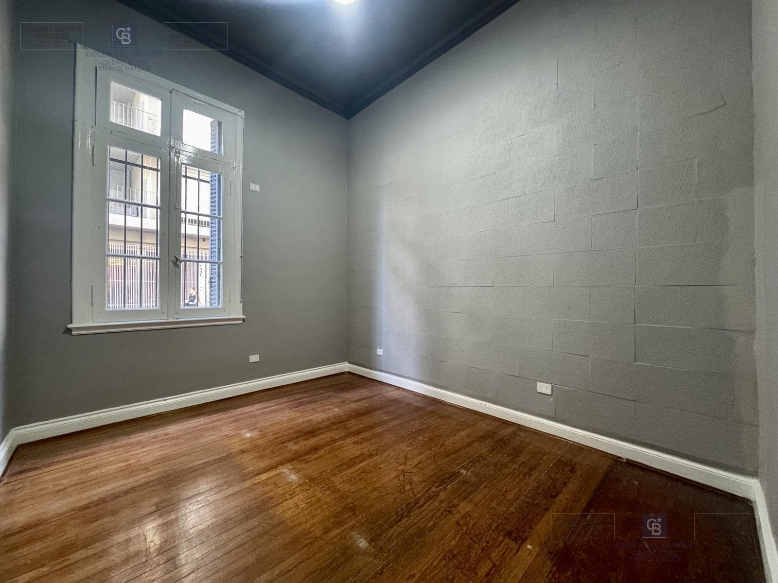 Renovated two-room studio apartment in Monserrat