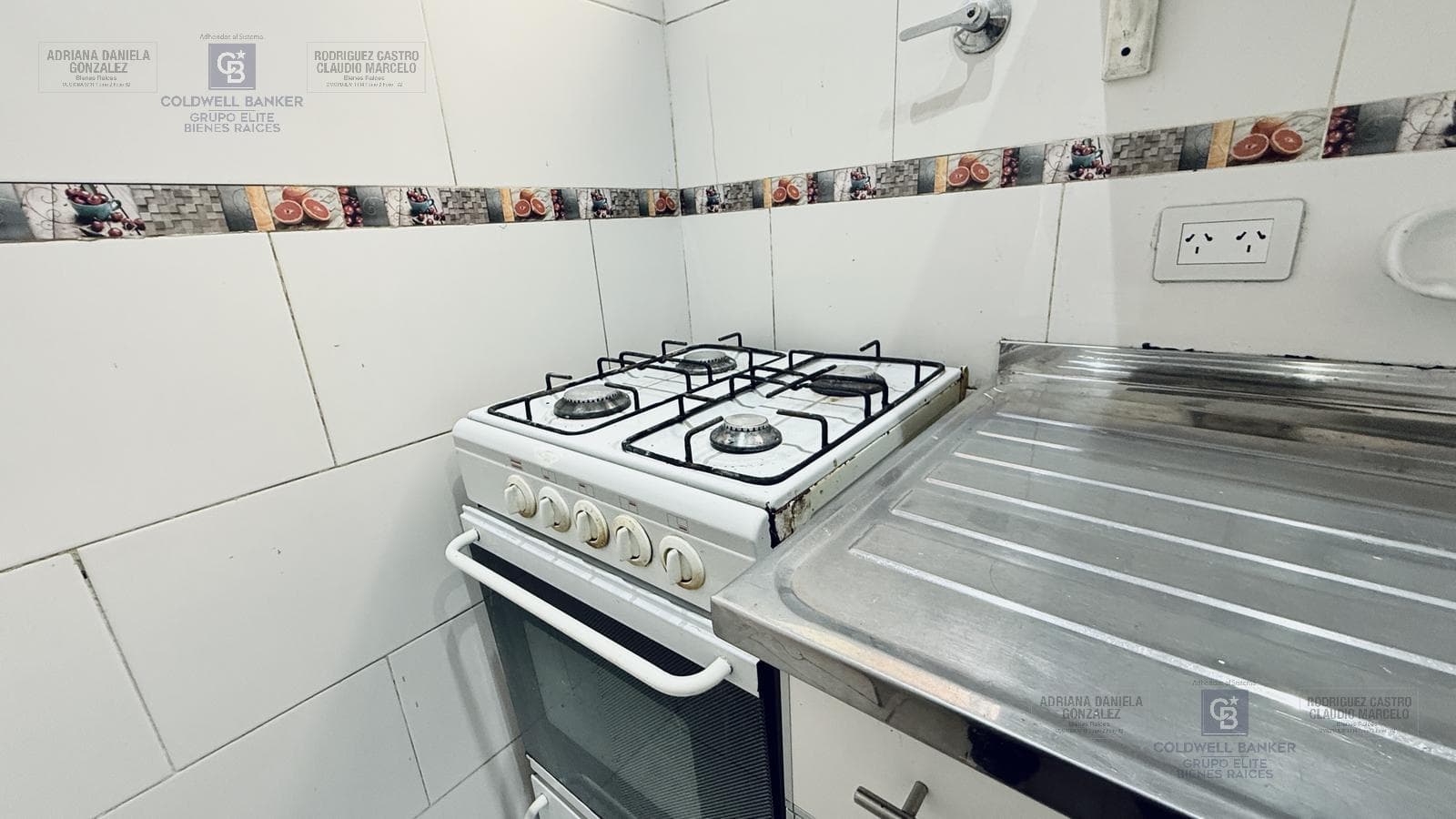 Renovated two-room studio apartment in Monserrat