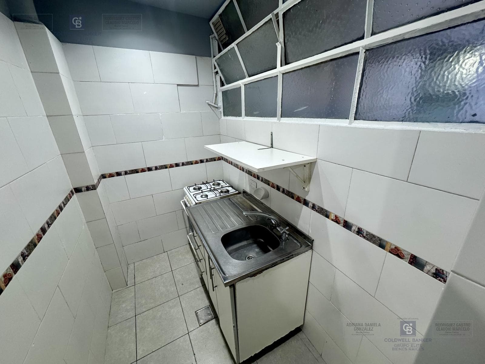 Renovated two-room studio apartment in Monserrat