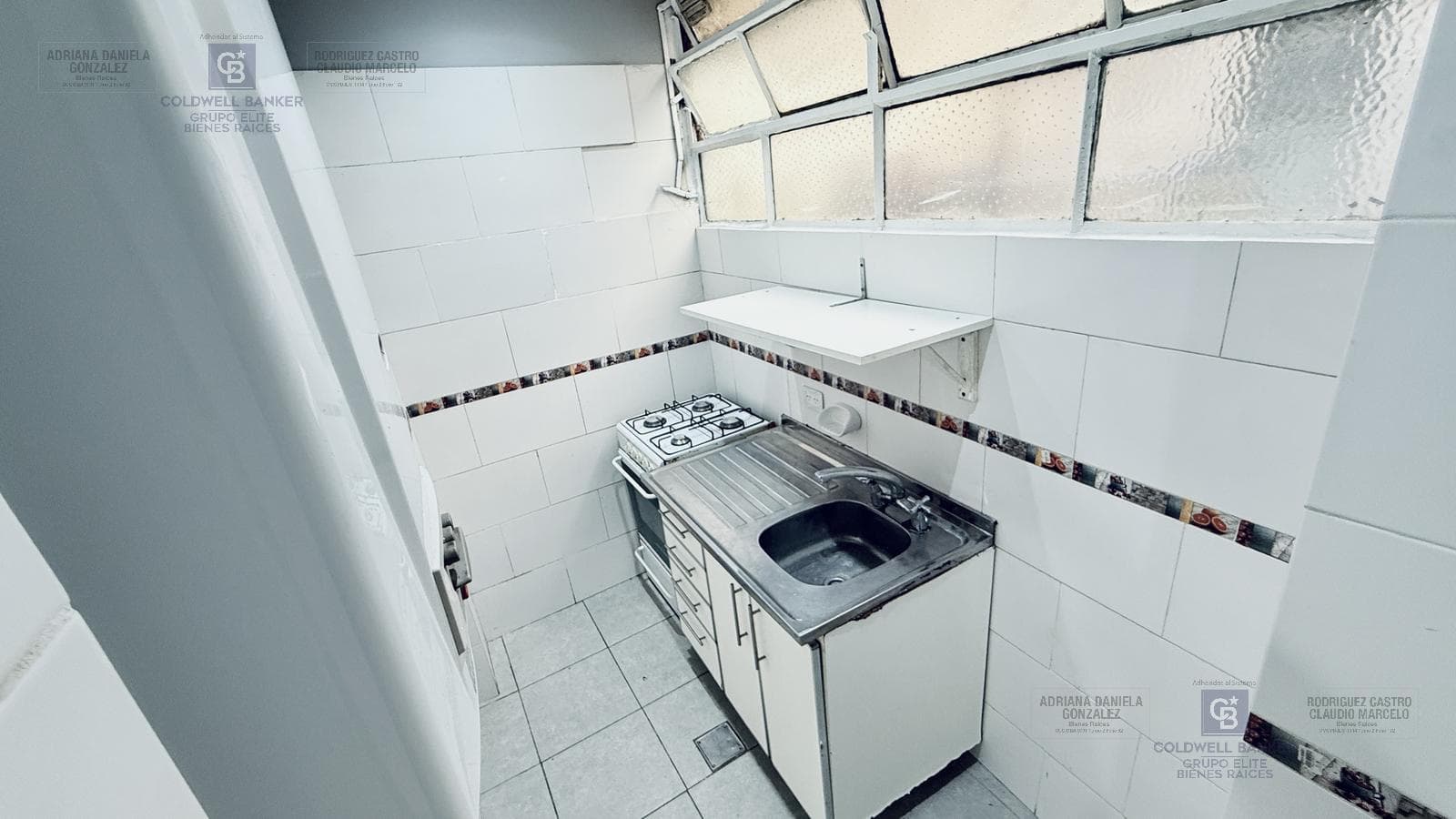 Renovated two-room studio apartment in Monserrat