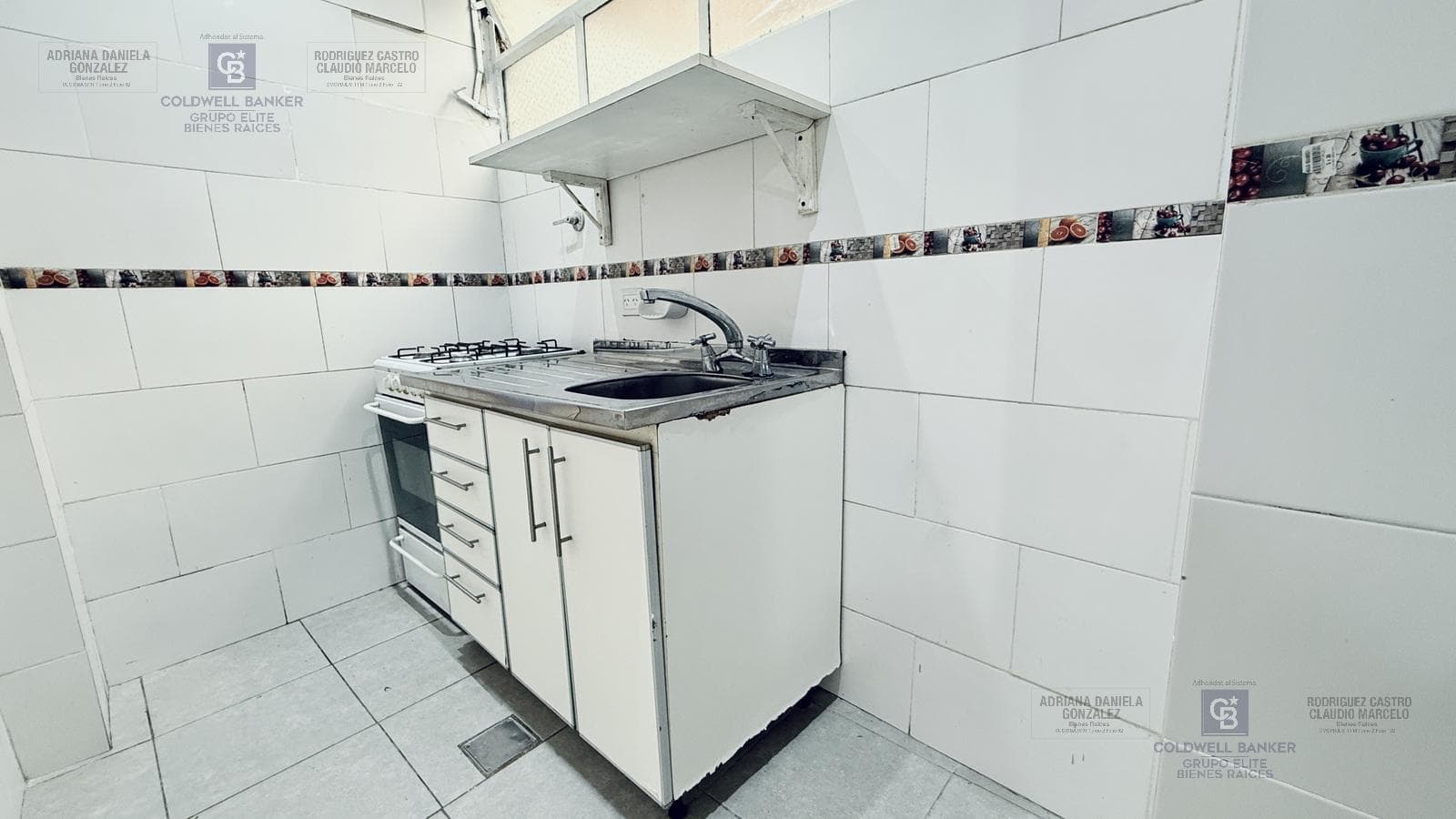 Renovated two-room studio apartment in Monserrat