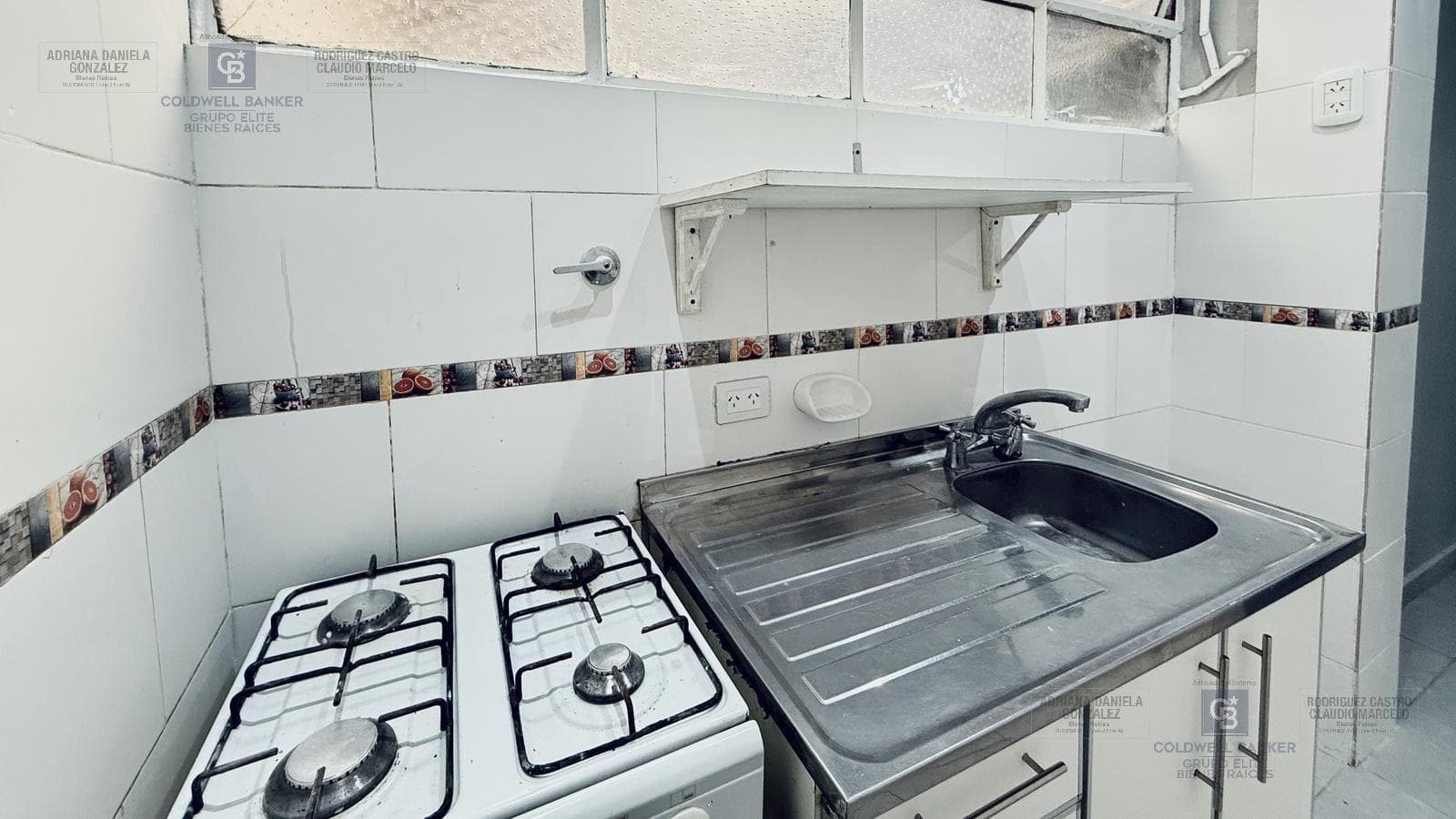 Renovated two-room studio apartment in Monserrat
