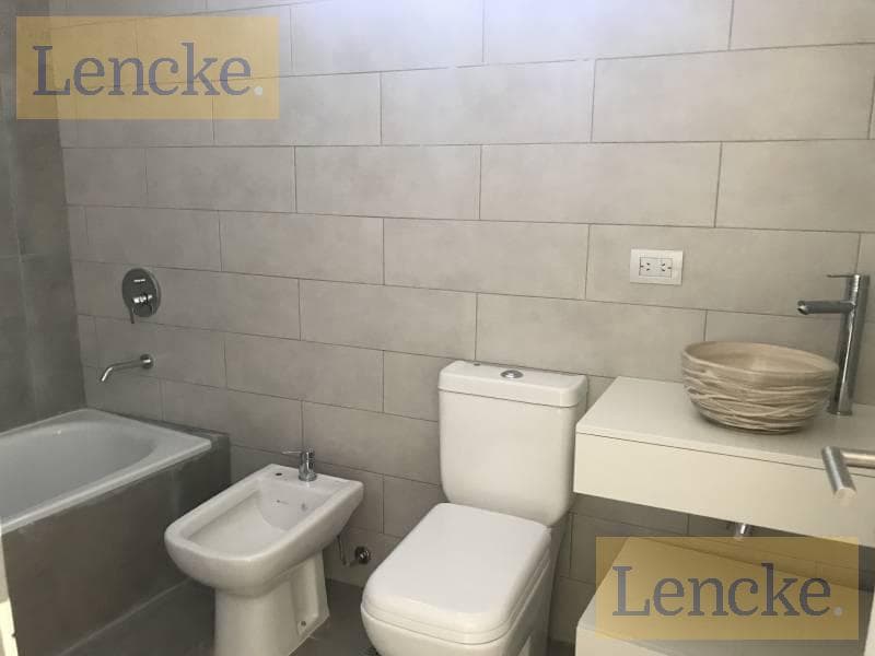 For sale: 1-bedroom apartment with an en suite bathroom in Tigre, in a complex with a pool and security