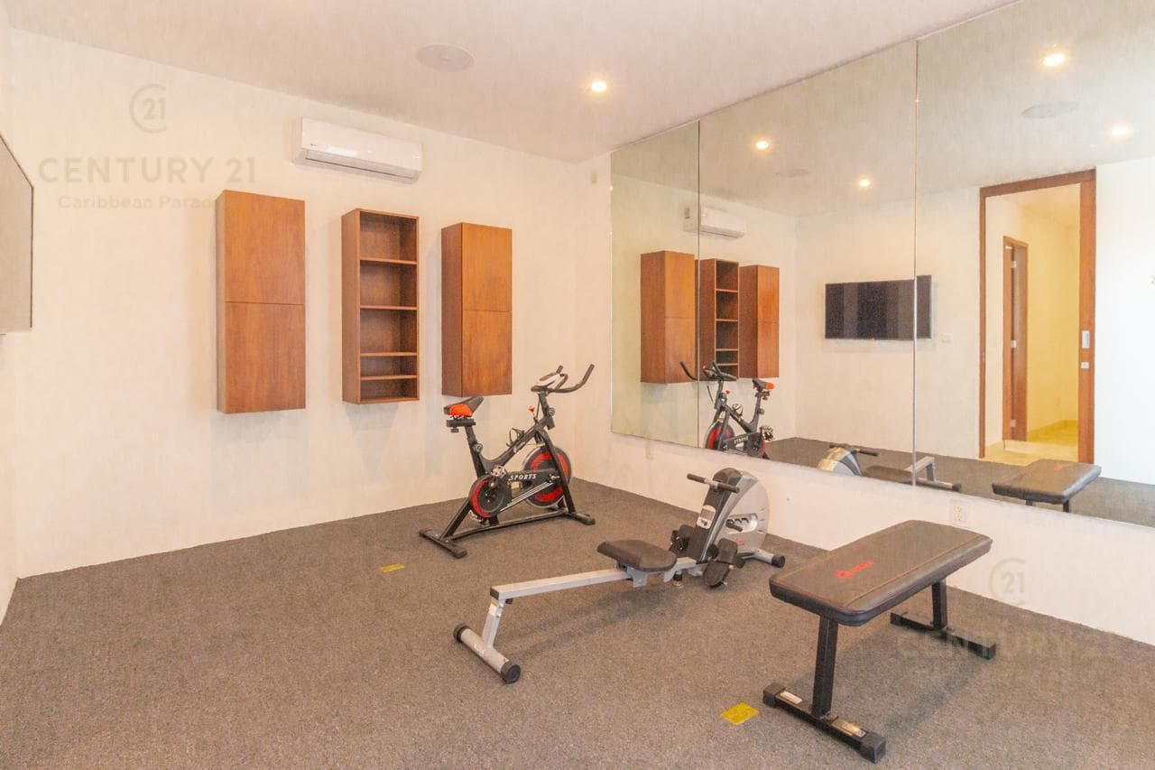 Departamento de 2 recámaras en Venta sobre la 5ta av. en Playa del carmen a pasos del mar en la mejor ubicación P4444