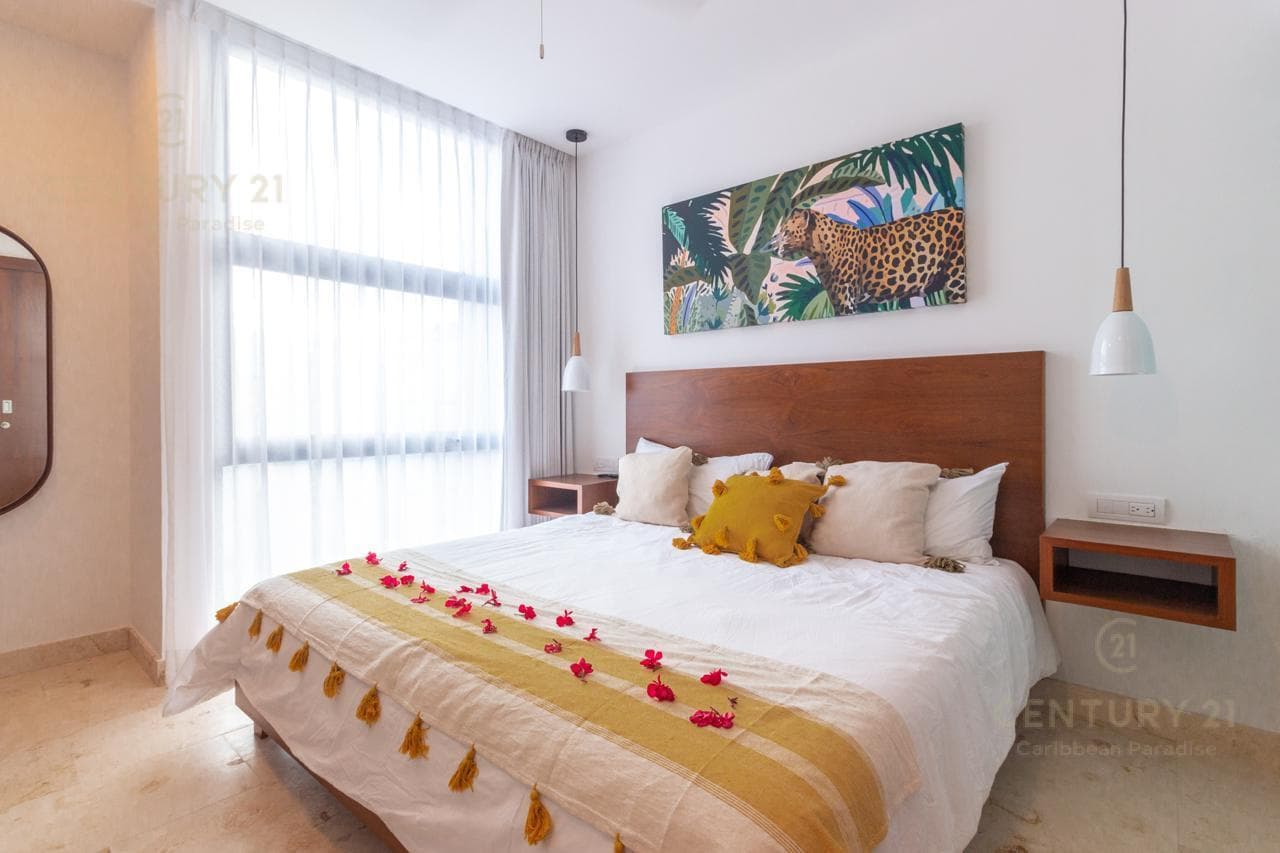 Departamento de 2 recámaras en Venta sobre la 5ta av. en Playa del carmen a pasos del mar en la mejor ubicación P4444