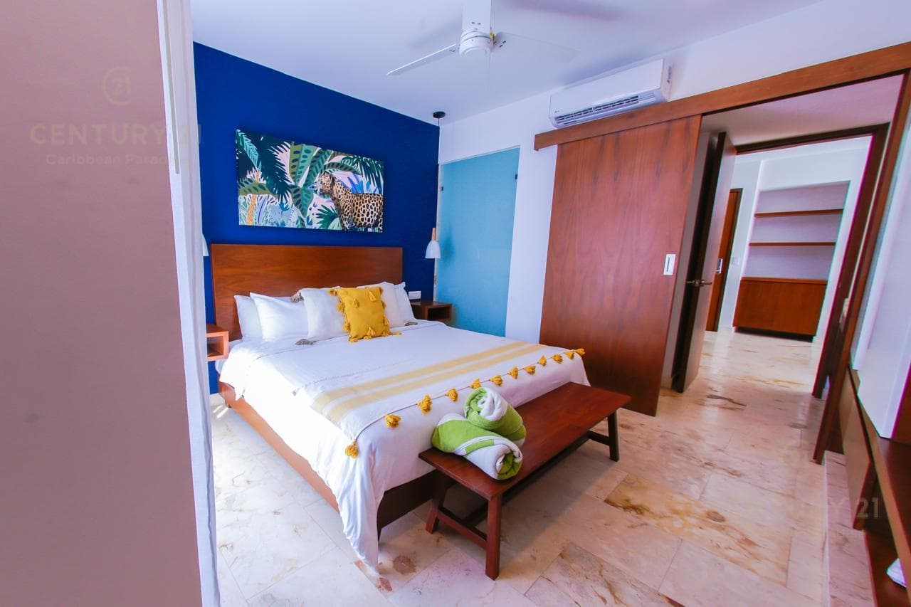 Departamento de 2 recámaras en Venta sobre la 5ta av. en Playa del carmen a pasos del mar en la mejor ubicación P4444