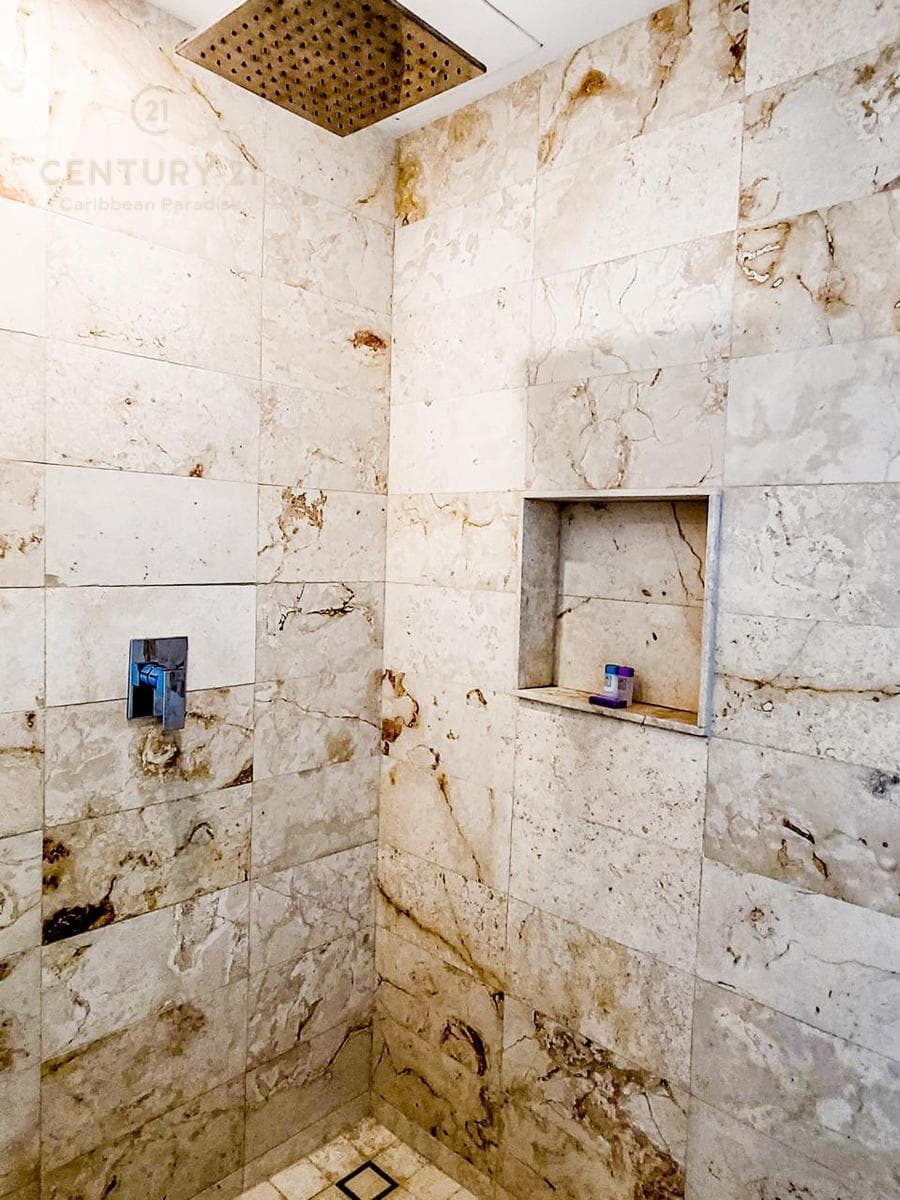 Departamento de 2 recámaras en Venta sobre la 5ta av. en Playa del carmen a pasos del mar en la mejor ubicación P4444