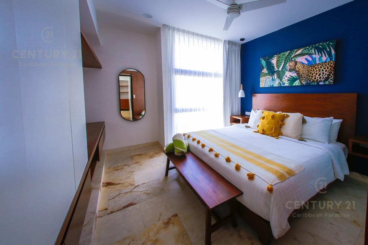 Departamento de 2 recámaras en Venta sobre la 5ta av. en Playa del carmen a pasos del mar en la mejor ubicación P4444