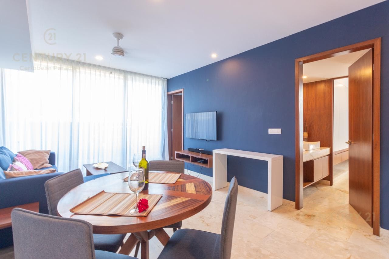 Departamento de 2 recámaras en Venta sobre la 5ta av. en Playa del carmen a pasos del mar en la mejor ubicación P4444