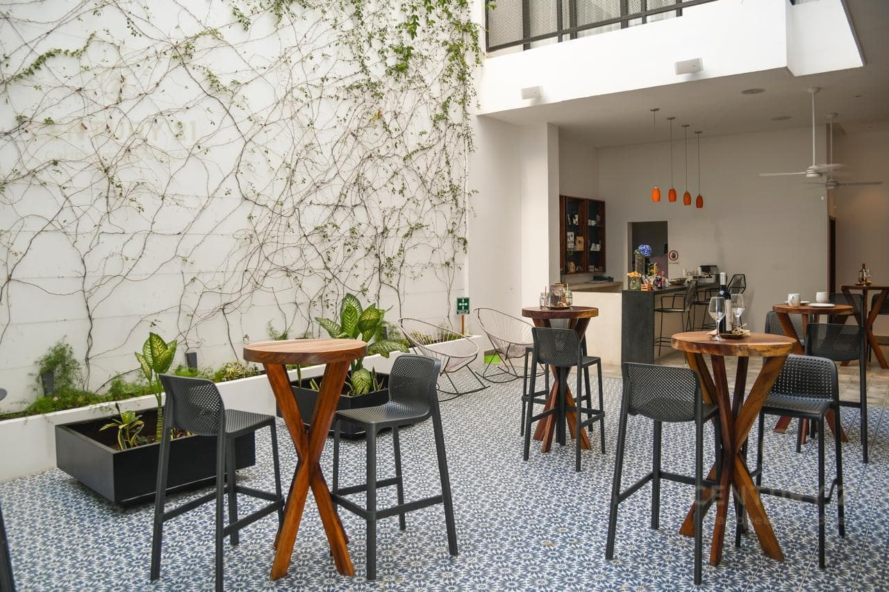 Departamento de 2 recámaras en Venta sobre la 5ta av. en Playa del carmen a pasos del mar en la mejor ubicación P4444