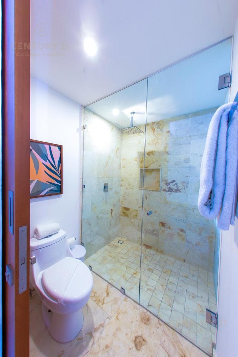 Departamento de 2 recámaras en Venta sobre la 5ta av. en Playa del carmen a pasos del mar en la mejor ubicación P4444