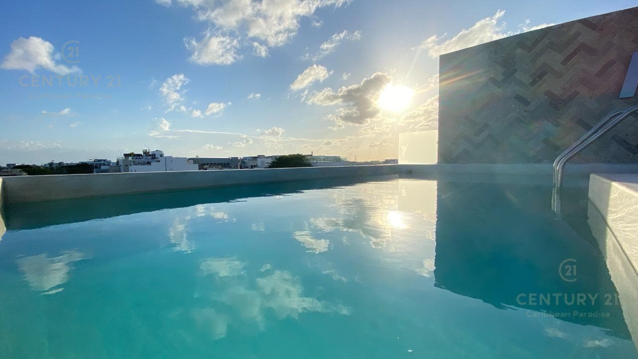 Departamento de 2 recámaras en Venta sobre la 5ta av. en Playa del carmen a pasos del mar en la mejor ubicación P4444