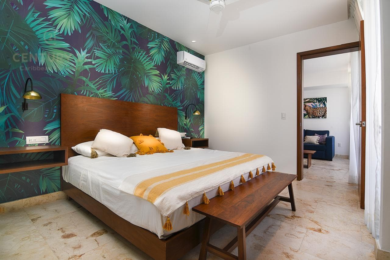 Departamento de 2 recámaras en Venta sobre la 5ta av. en Playa del carmen a pasos del mar en la mejor ubicación P4444
