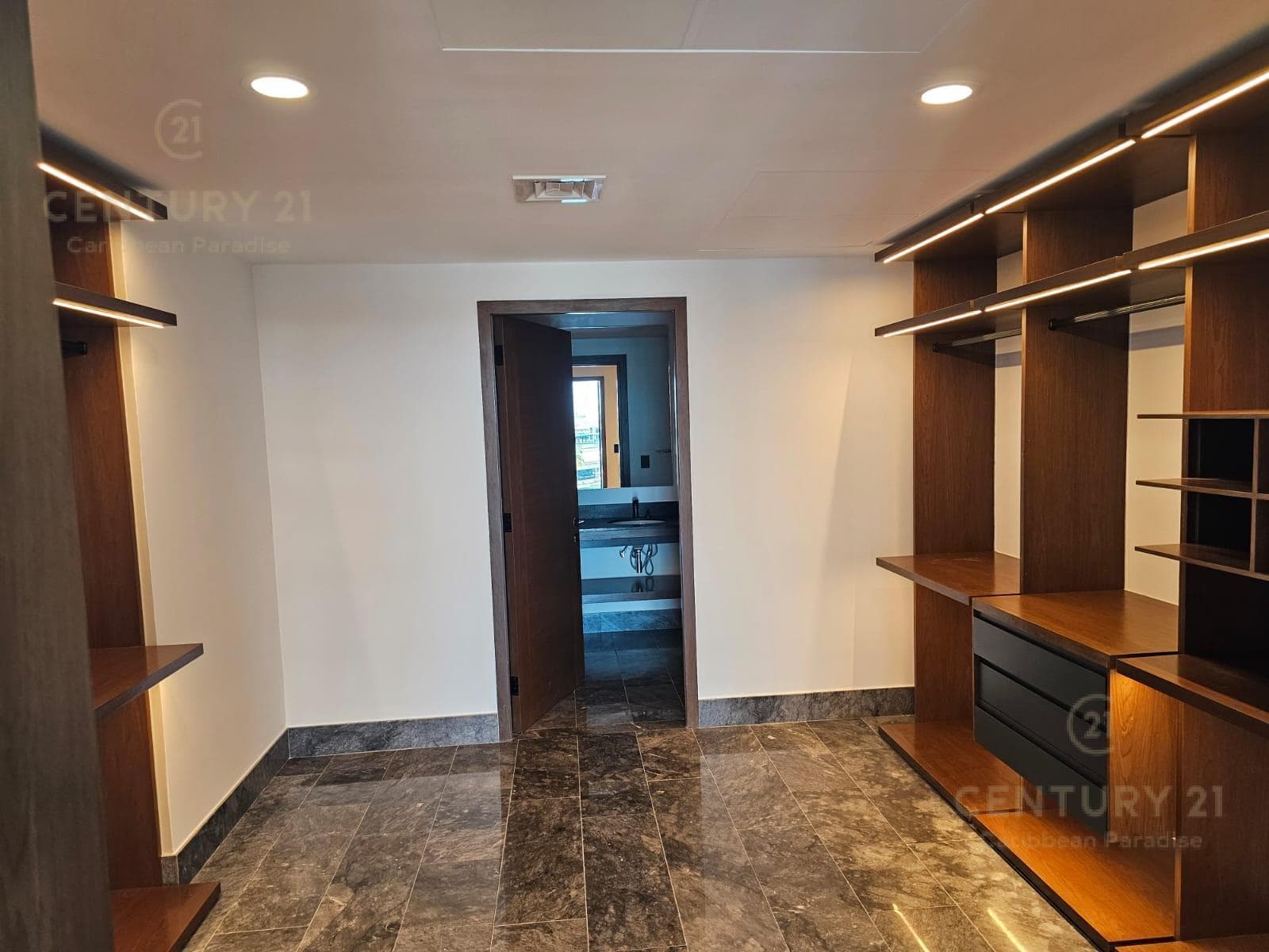 Departamento 2 Recamaras en Venta | Shark Tower Cancun | C4073
