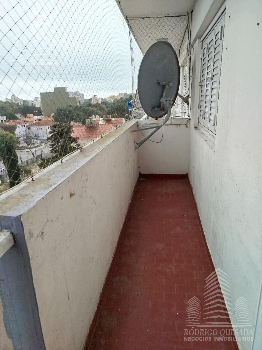 2-Bedroom Apartment with Balcony and Natural Gas!!