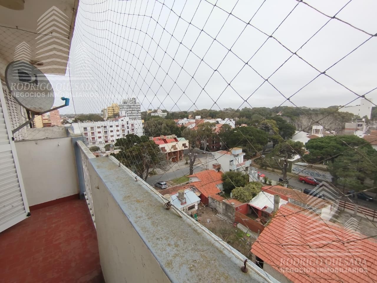 2-Bedroom Apartment with Balcony and Natural Gas!!