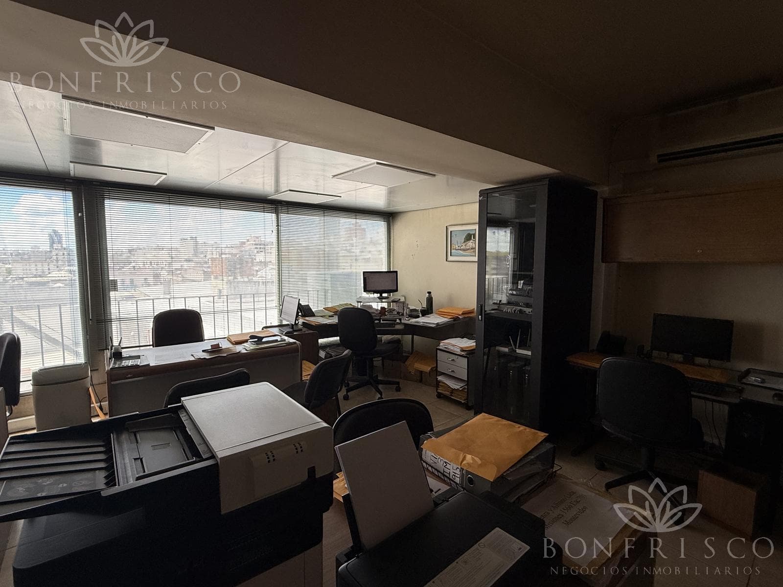 Office with a private terrace in the Old City
