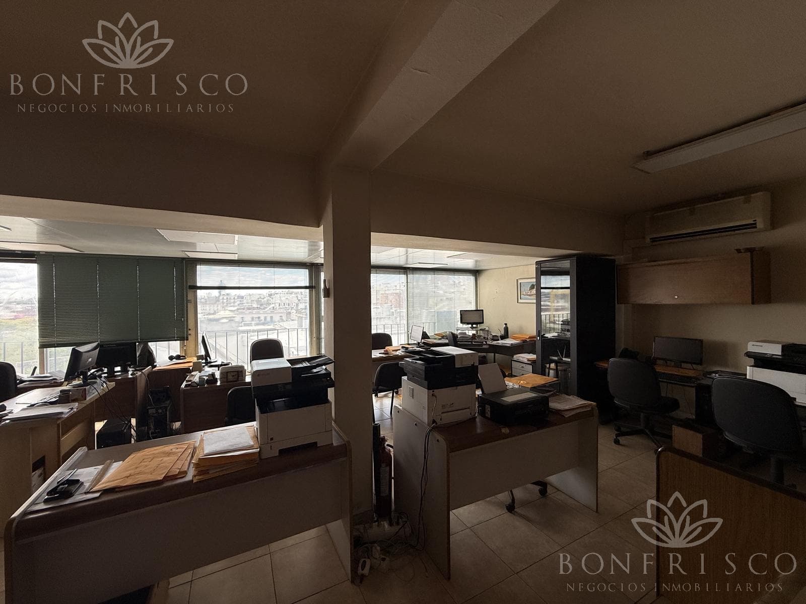 Office with a private terrace in the Old City
