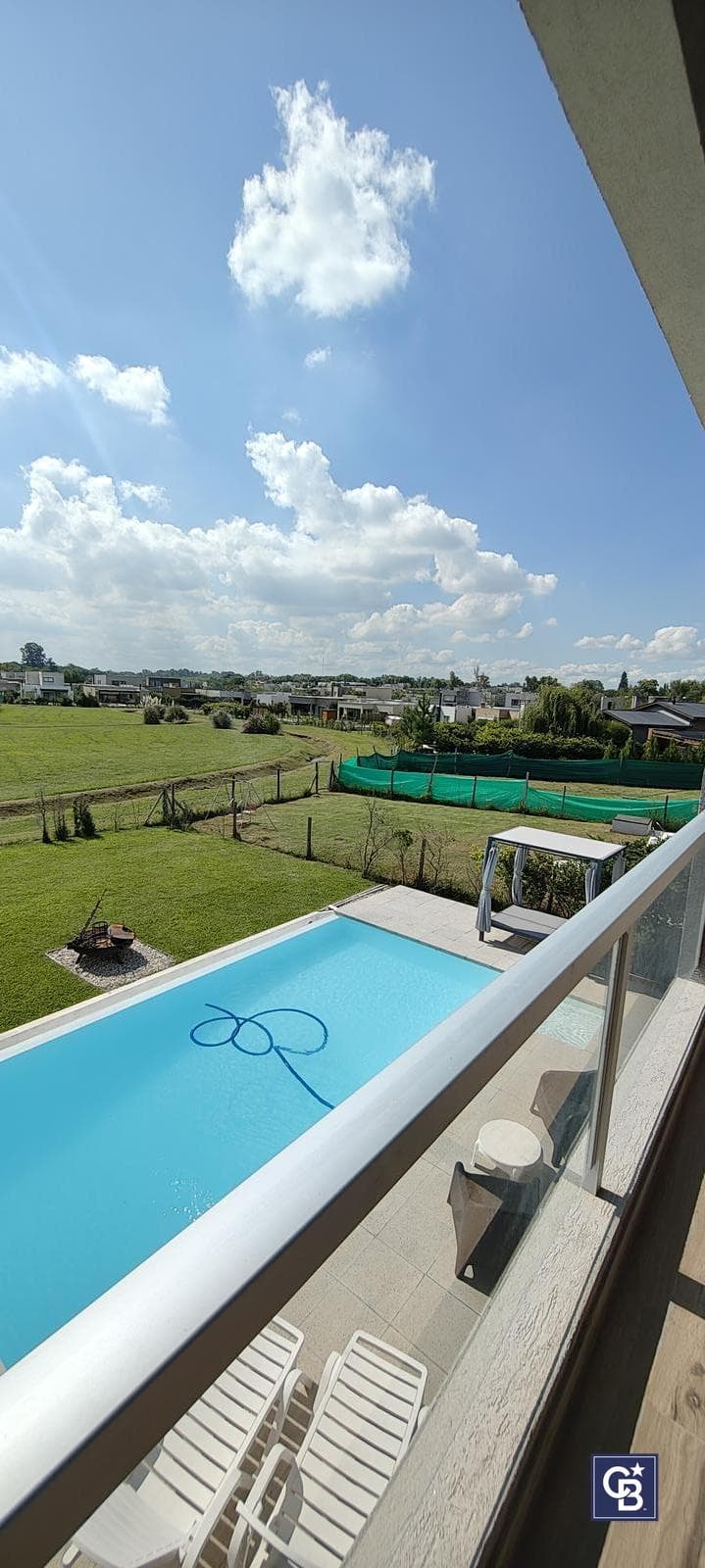 5-Bedroom House for Sale with Pool on an Enclosed Lot in Santa Elena, Pilar del Este