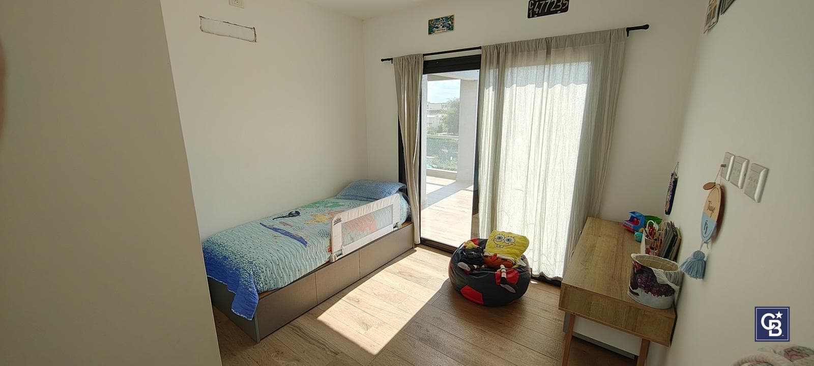 5-Bedroom House for Sale with Pool on an Enclosed Lot in Santa Elena, Pilar del Este