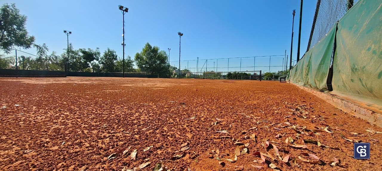 5-Bedroom House for Sale with Pool on an Enclosed Lot in Santa Elena, Pilar del Este
