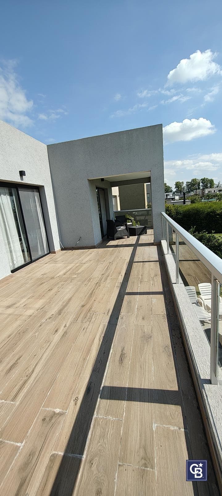 5-Bedroom House for Sale with Pool on an Enclosed Lot in Santa Elena, Pilar del Este